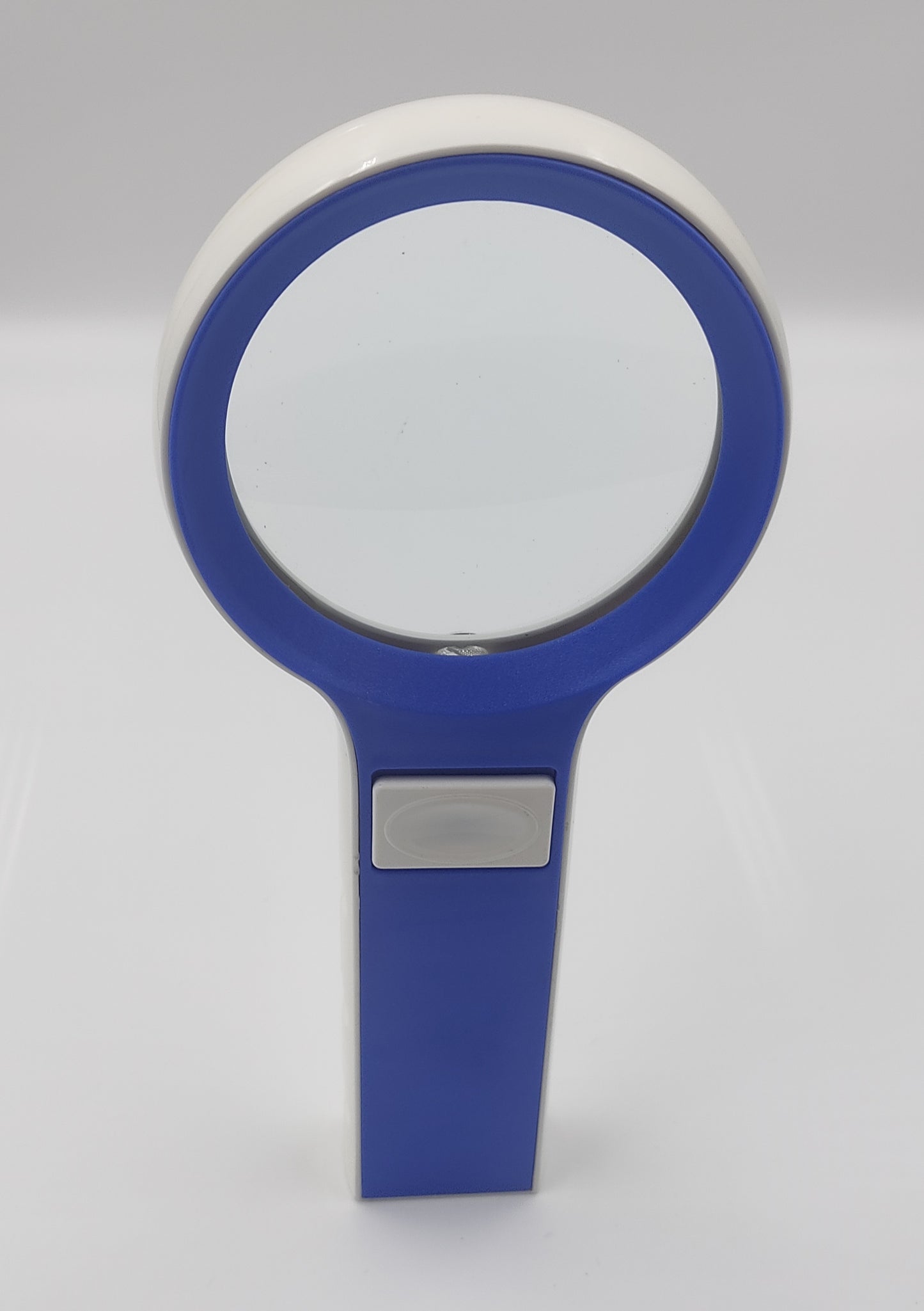 Magna: Magnifier With Lamp Function( With Half Watt LED)