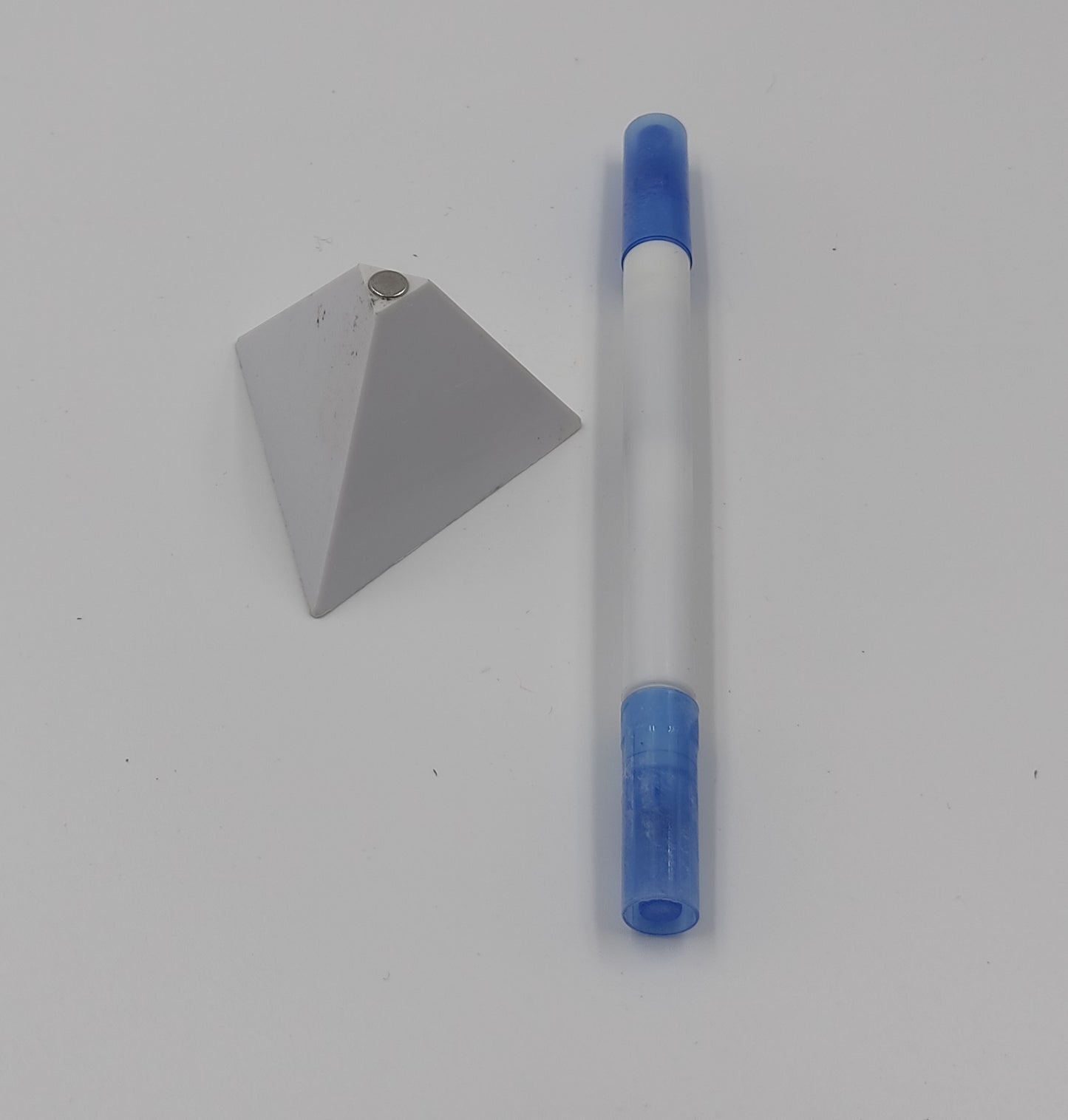 Pyramid stand with Revolving pen & highlighter